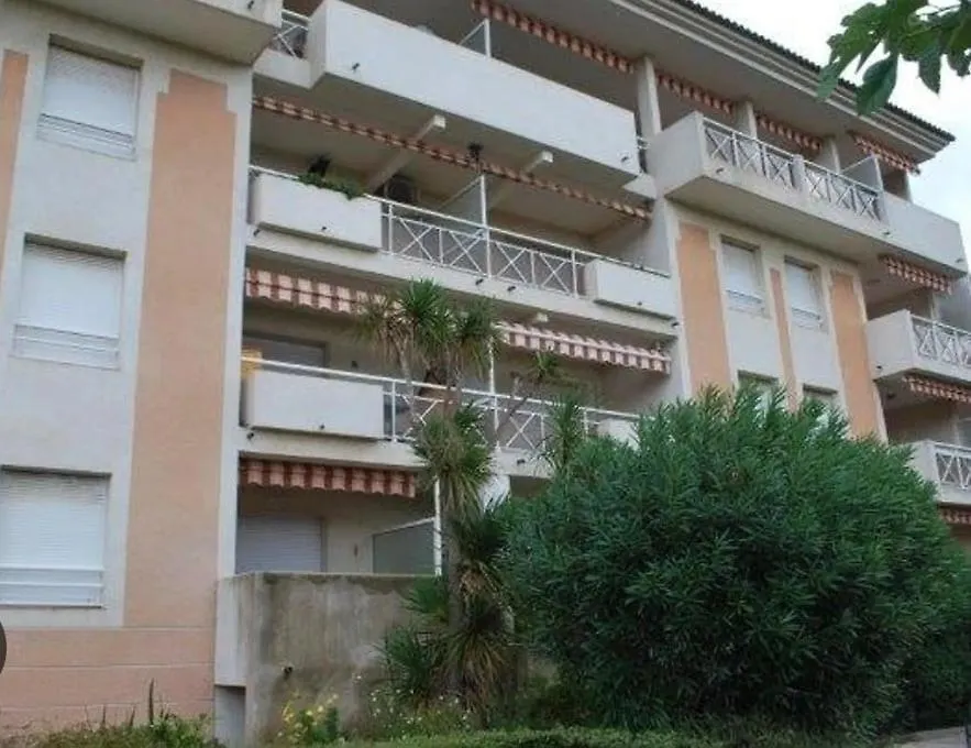 2 Pieces Terrasse 39M2 A 500M De La Plage Le Lavandou France