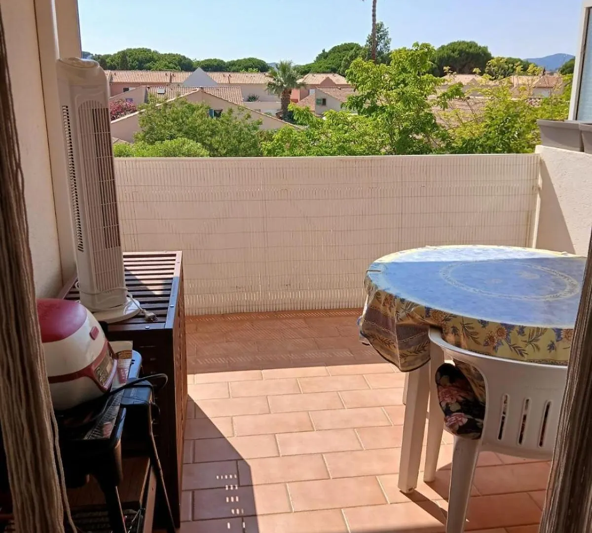 2 Pieces Terrasse 39M2 A 500M De La Plage Le Lavandou