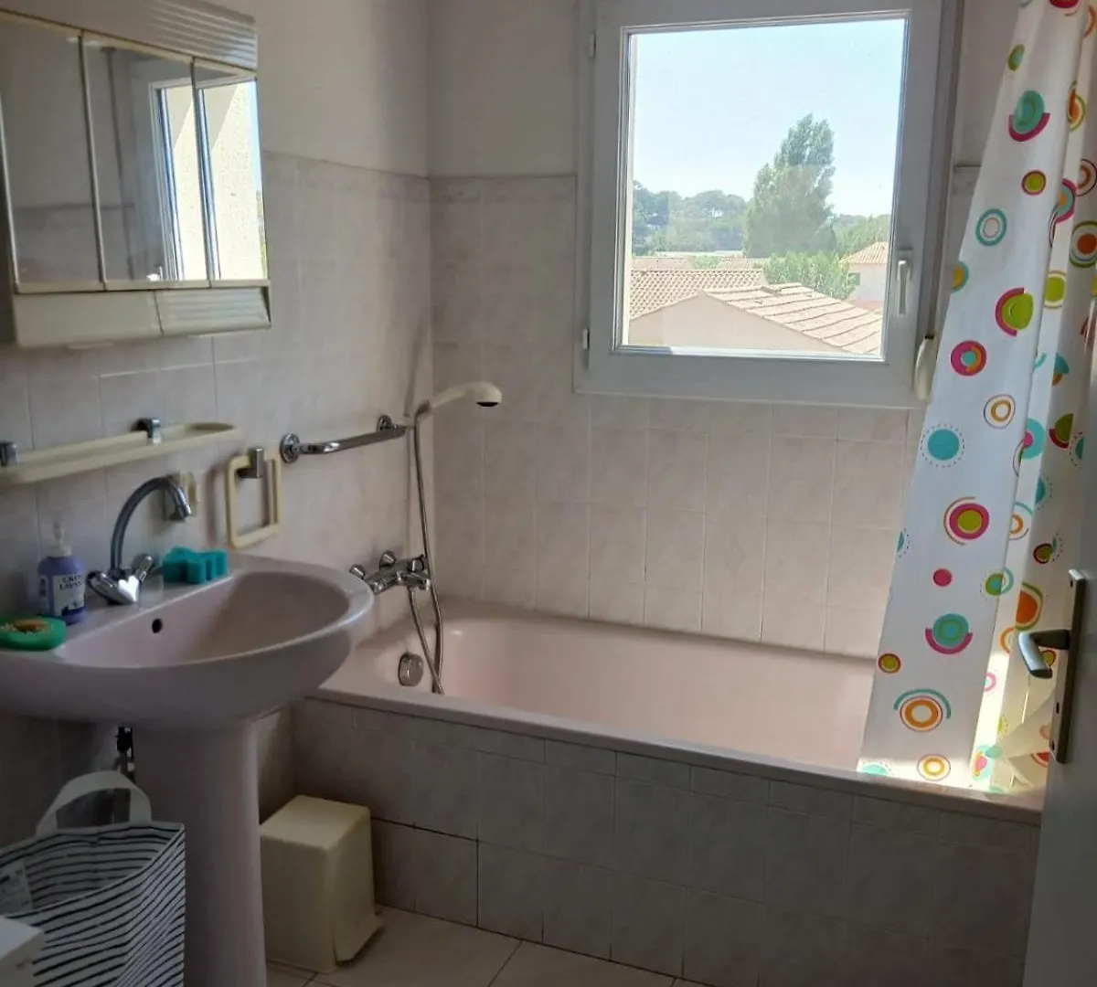 2 Pieces Terrasse 39M2 A 500M De La Plage Le Lavandou Apartment
